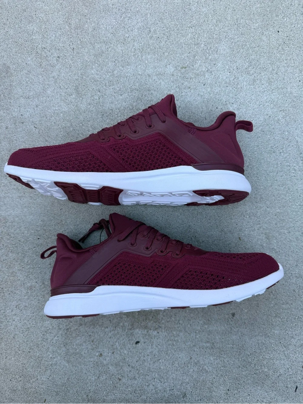 APL Techloom Tracer Knit Lowtop Running Sneaker in Burgundy Size 7.5